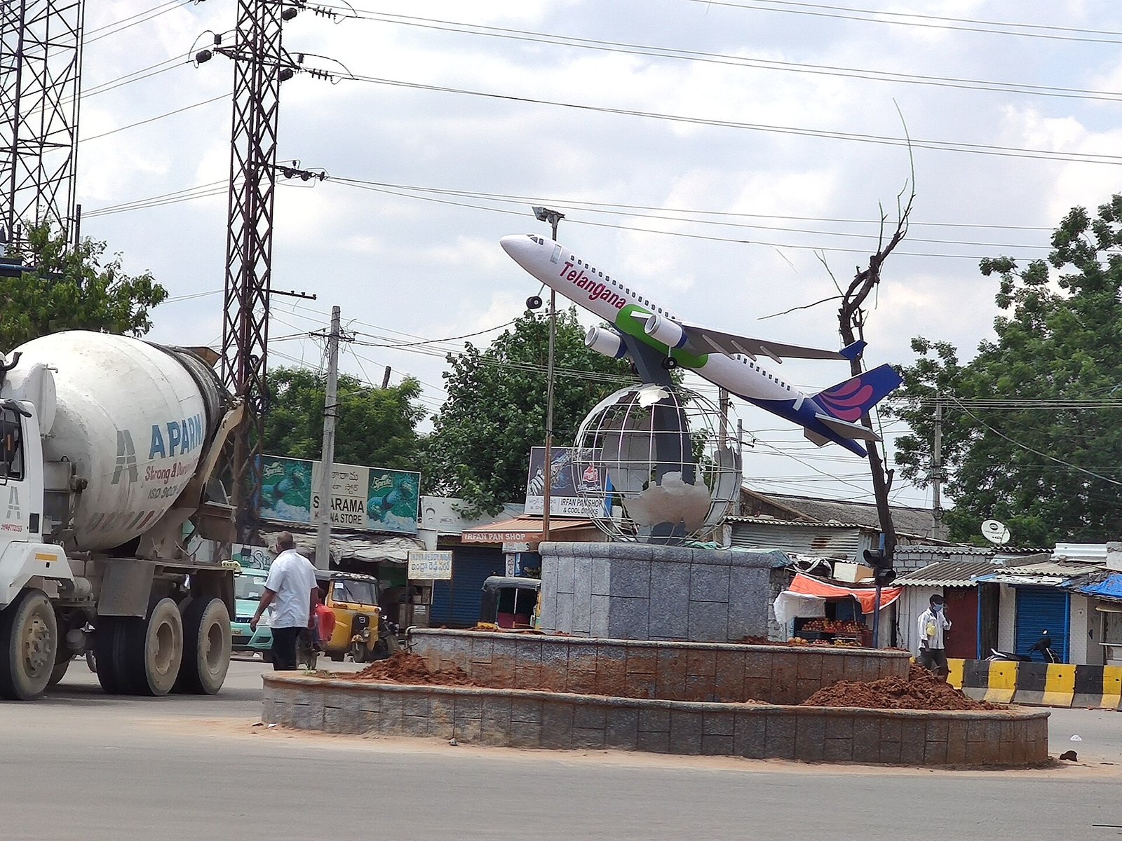 హైదరాబాద్లో హిట్ అండ్ రన్.. మాజీ సైనికుడు మృతి, ఇద్దరికి గాయాలు